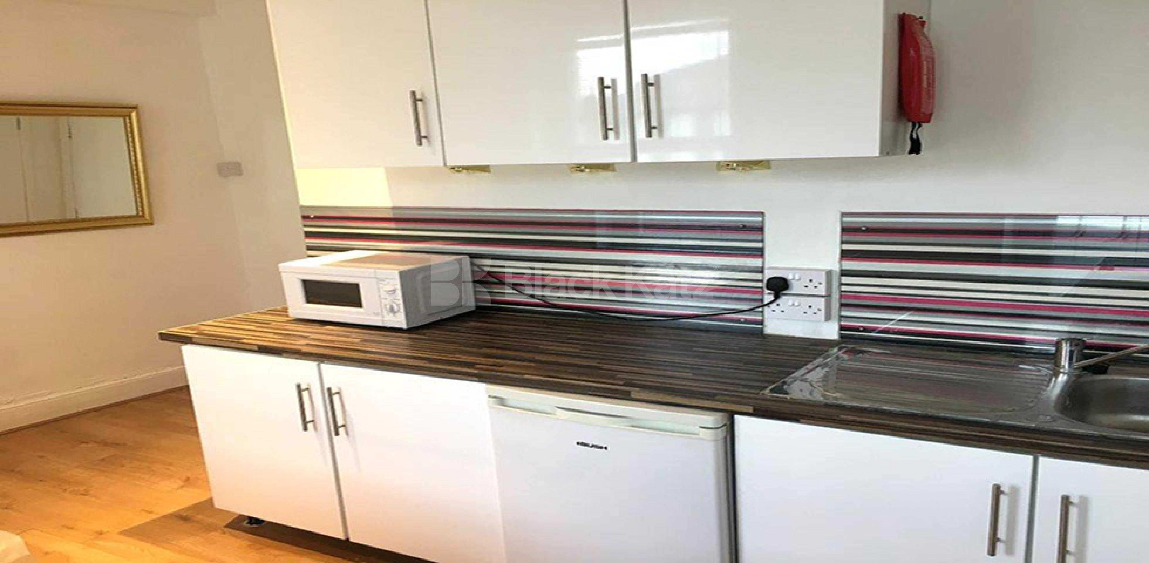 			NEW INSTRUCTION (Rent includes water, internet,council tax and television license). , Studio Apartment, 1 bath, 1 reception Studio			 Commercial Road, Limehouse  E14